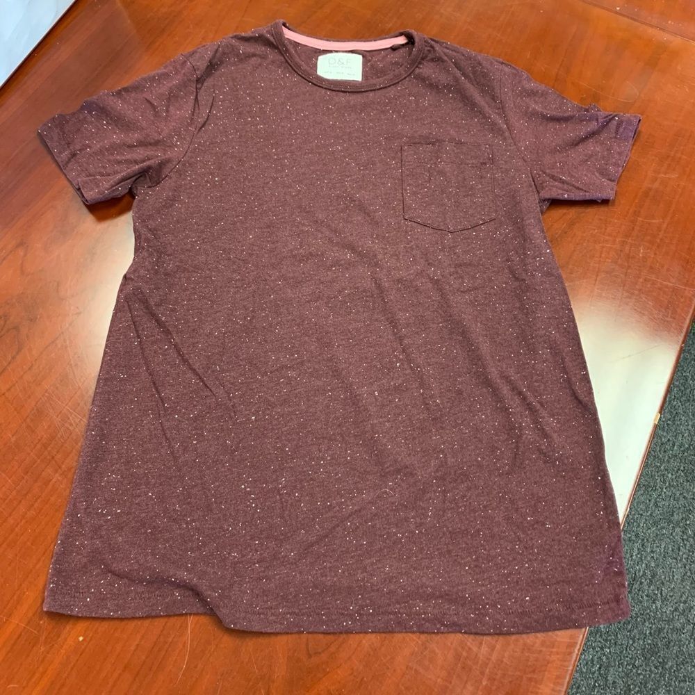 D & F Ricky Singh Burgundy Pocket T-Shirt sz M